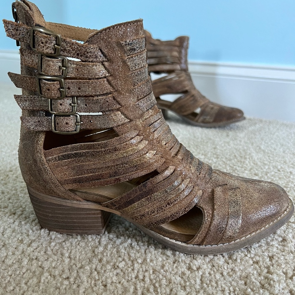 Diba True Open Cut Boot - Picture 2 of 7